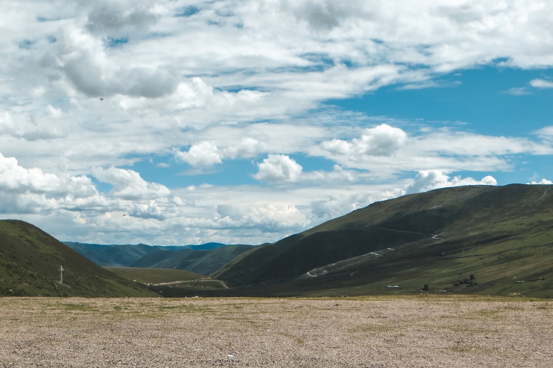 Find Interesting Online Destinations Through an Updated Link Collection by Popular Categories