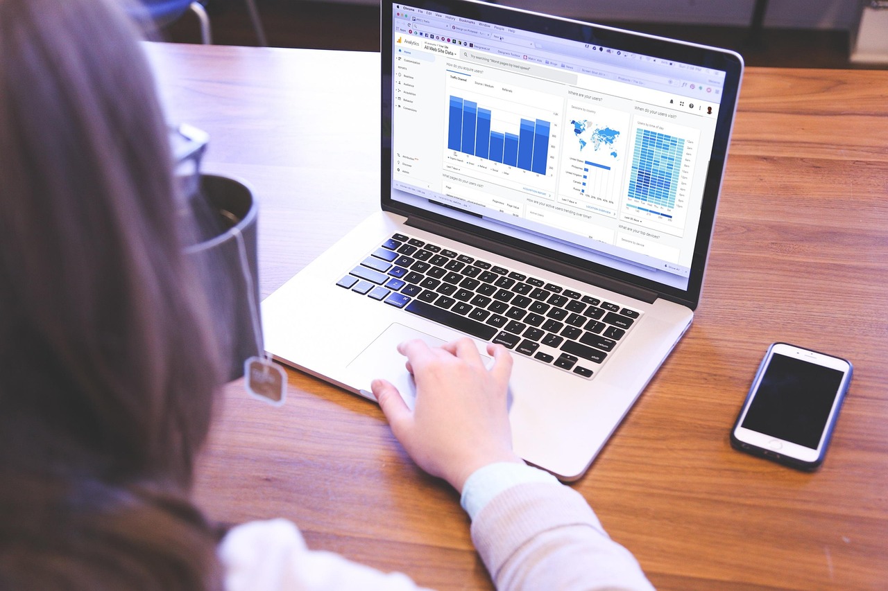 Computer, statistics, traffic — How SaaS Marketing Agencies Optimize Conversion Rates