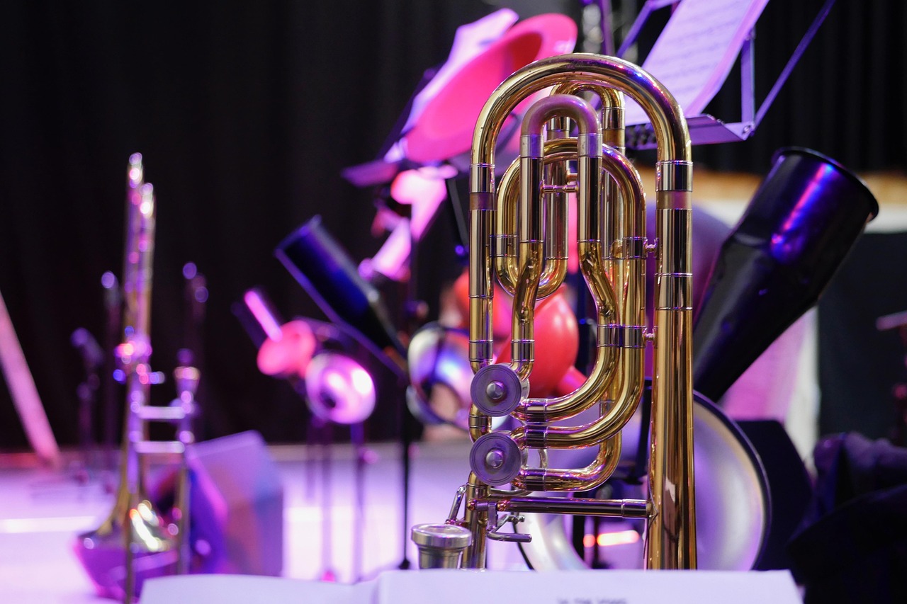 Trombone, stage, concert — Lava Casino Ignites Your Passion for Exciting Games
