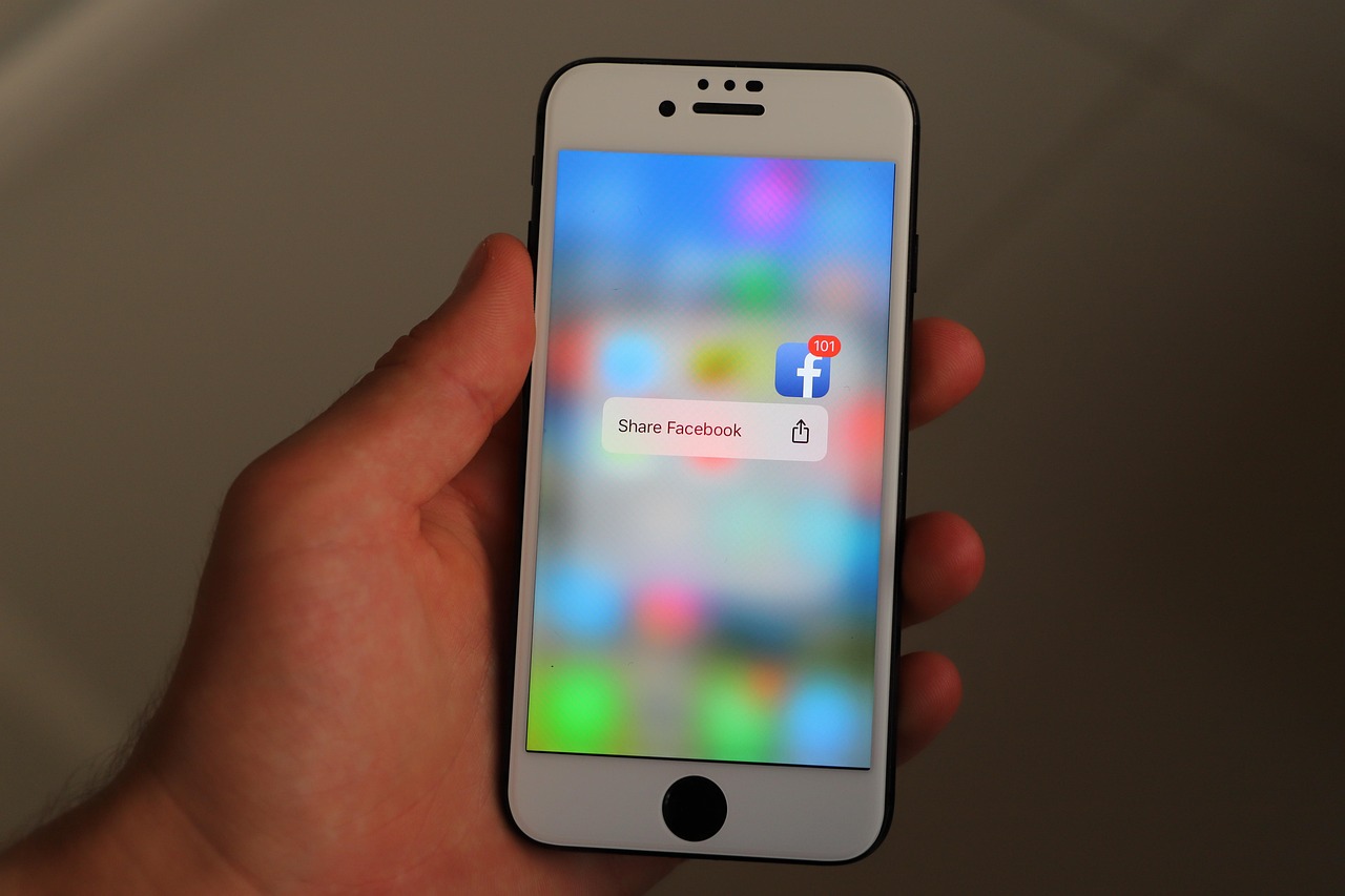 Iphone, smartphone, social media — Learn More About facebook advanced and Enhance Business