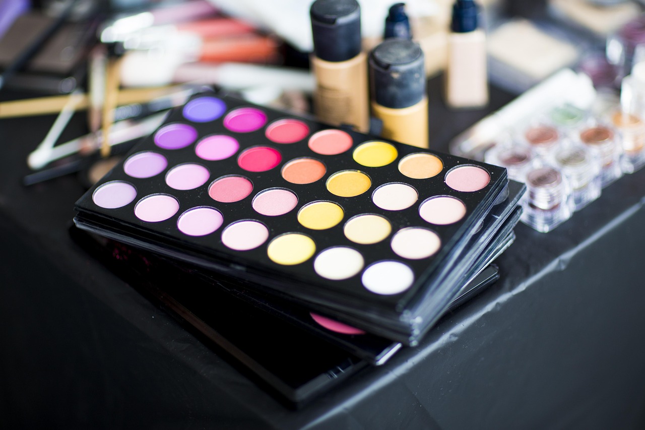 Colors, makeup, cosmetic — Linkedin For iPhone - Another Networking Application For that IPhone