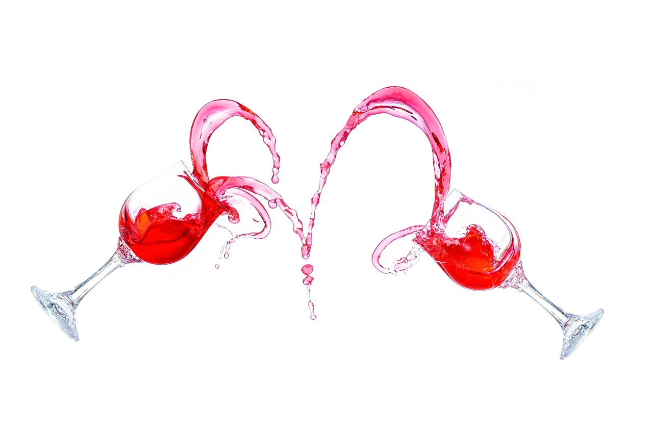 Wine glasses, splash, liquid — Slot Online dan Evolusi Mesin Slot Tradisional